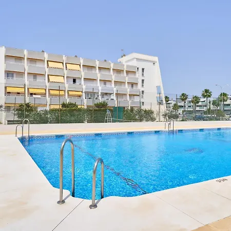 Beachside Bliss Pool & Tennis Near Malaga דירה *